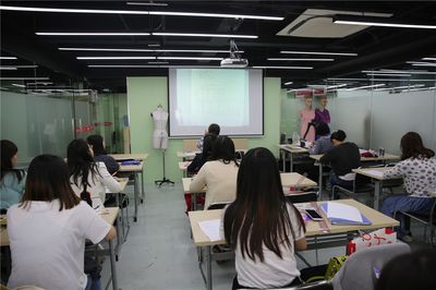 上海服裝設(shè)計培訓(xùn) 實戰(zhàn)教學(xué)助力技能與學(xué)歷雙提升，推薦就業(yè)實現(xiàn)職業(yè)夢想